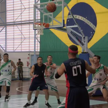 Cesta no último minuto põe CMA na semifinal do basquete; CMS avança